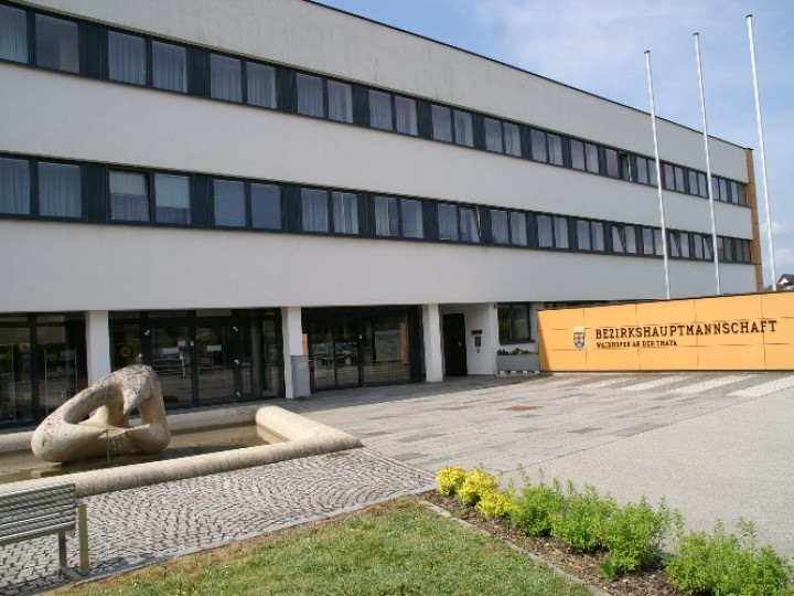 © BHWT Aussenansicht der BH Waidhofen