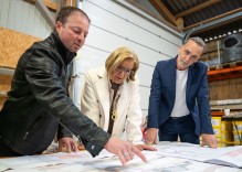 © Landeshauptfrau zu Jubiläumsbesuch bei Leeb Fassadensysteme