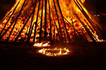 Brauchtumsfeuer, Lagerfeuer & Grillfeuer