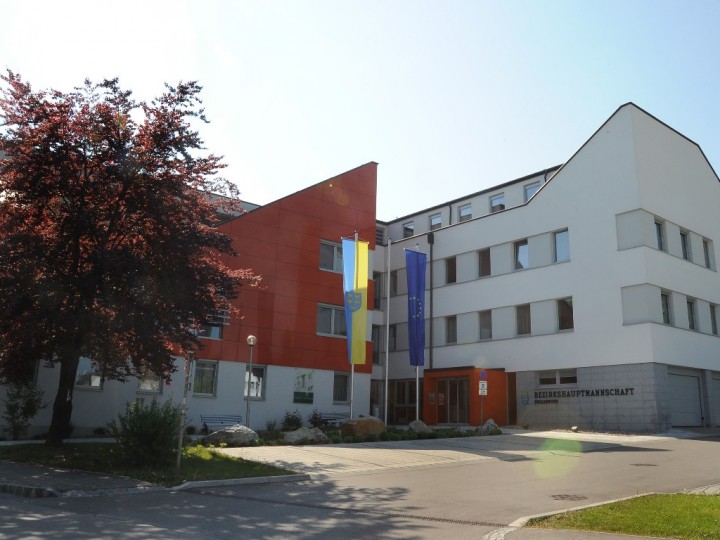 © BHHL Aussenansicht der BH Hollabrunn