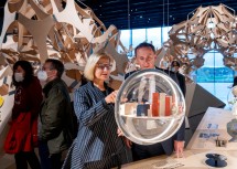 Beim Ausstellungsrundgang im "Futurium".