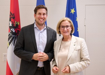 Landeshauptfrau Johanna Mikl-Leitner mit Alexander Pröll, Staatssekretär für Digitalisierung.