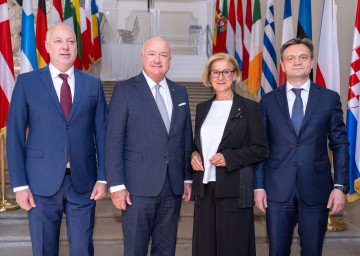 Von links nach rechts: Der bulgarische Premierminister Rossen Jeliazkov, Bundeskanzler Christian Stocker, Landeshauptfrau Johanna Mikl-Leitner und der Premierminister von Moldau Dorin Recean.