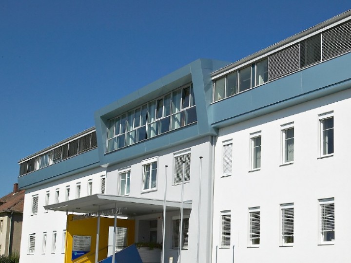 © BHNK Aussensicht der BH Neunkirchen