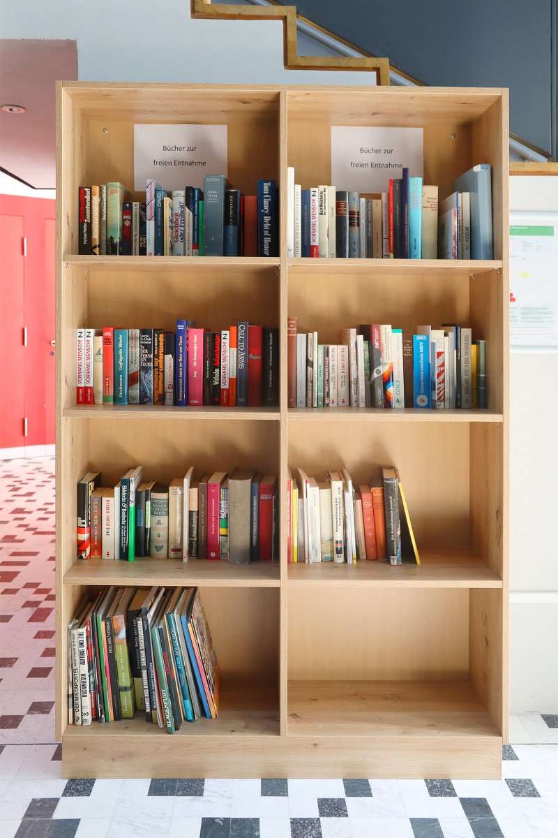 Bücherschrank
