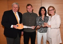 Wohnhausübergabe IST Austria in Klosterneuburg. Im Bild von links nach rechts: Direktor Alfred Graf von der GEDESAG, Professor Georgios Katsaros, Studentin Dámaris Ketinó Rangel Guerrero und Landeshauptfrau Johanna Mikl-Leitner