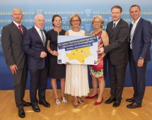 Von links nach rechts: Claus Zeppelzauer (ecoplus), Helmut Miernicki (ecoplus), Eva Maria Binder (Erber AG), Landeshauptfrau Johanna Mikl-Leitner, Landesrätin Petra Bohuslav, Christian Helmenstein (Economica Institut für Wirtschaftsforschung), Jochen Danninger (ecoplus).