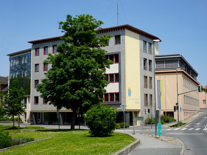 © BHHO Aussenansicht der BH Horn