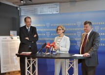 Präsentation der neuen Leistungsvereinbarung: Wissenschaftsminister Heinz Faßmann, Landeshauptfrau Johanna Mikl-Leiter und IST Austria Präsident Thomas Henzinger (von links nach rechts).