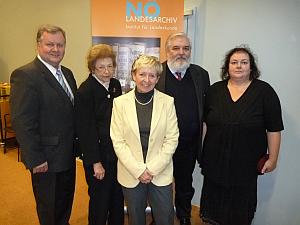 Hans Boeger Von links nach rechts: Landtagsabgeordneter Franz Grandl, Zeitzeugin Erika Feigl, Archivdirektor-Stellvertreterin Gertrude Langer-Ostrawsky, Archivdirektor Willibald Rosner, Filmemacherin Anita Lackenberger